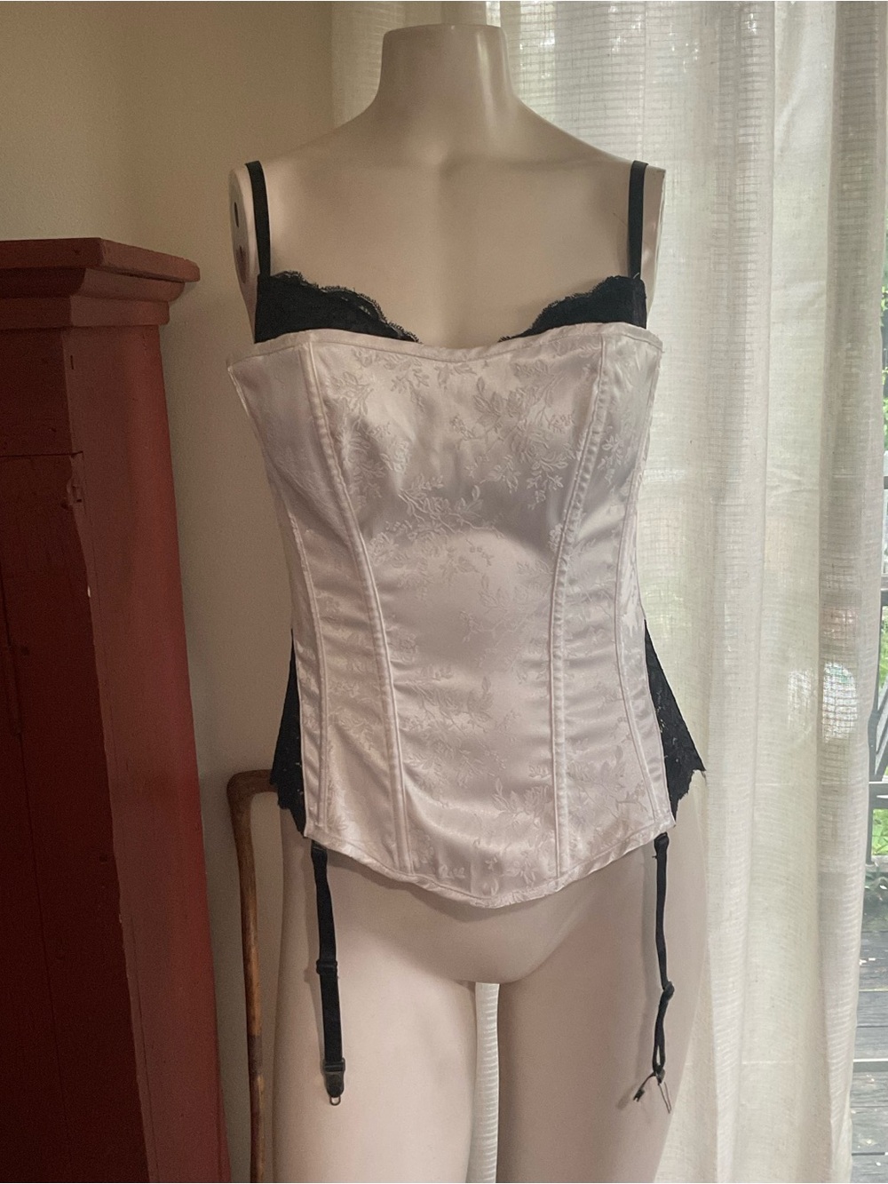 Fredericks of Hollywood Black White Lace Corset Bustier with Garters 34 NWT